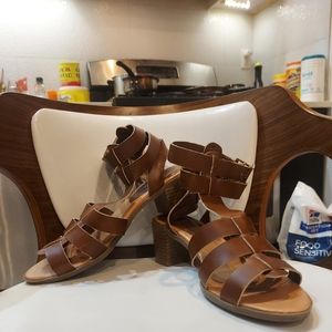 Wild Diva Lounge brown sandals with small heel
